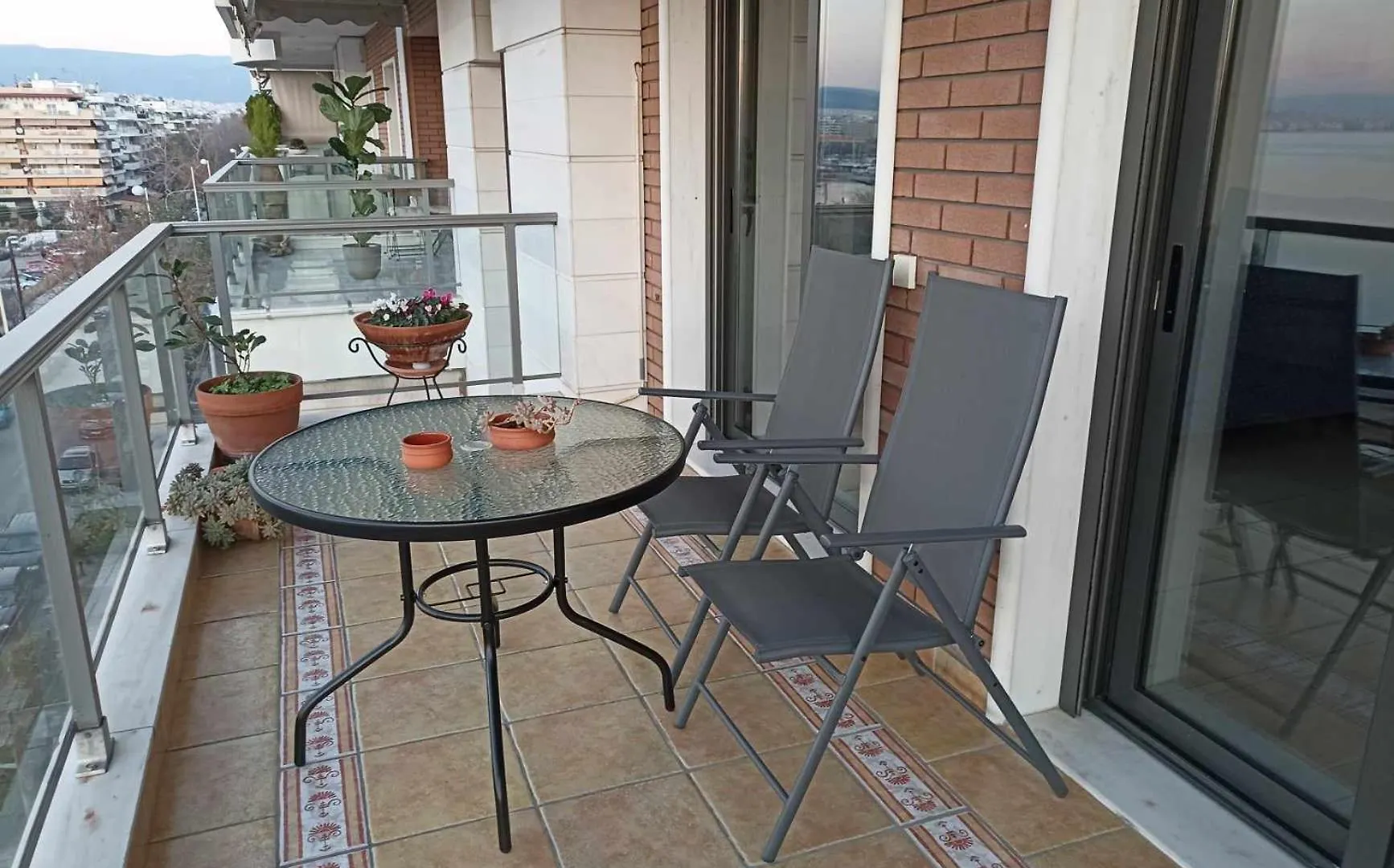 Seafront Family Apartment & Free Parking, The Cruiseflat Thessaloniki Greece