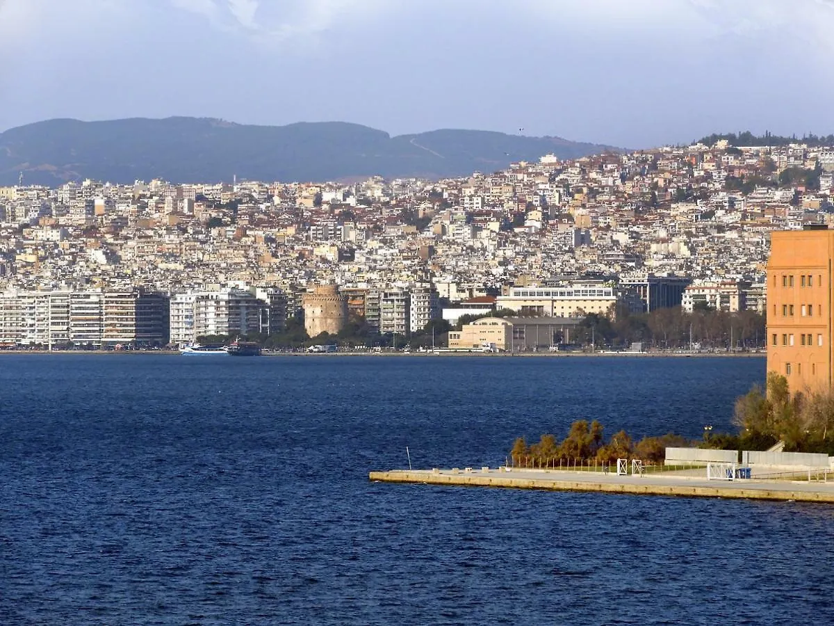Seafront Family Apartment & Free Parking, The Cruiseflat Thessaloniki 0*,  Greece